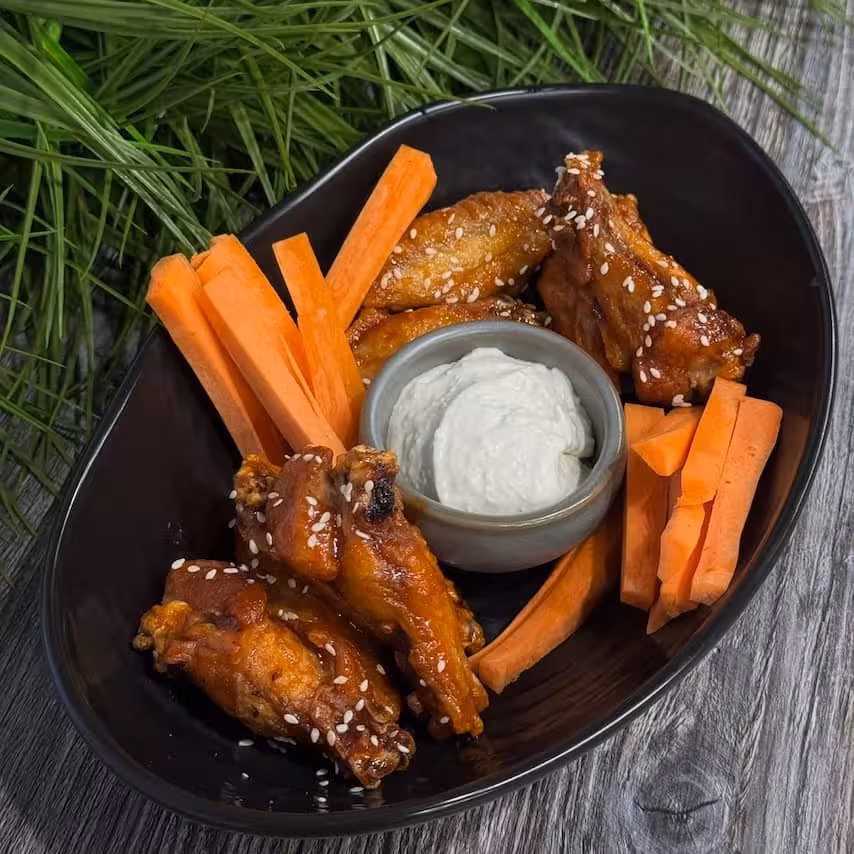 Фото Хрустящие куриные крылышки в остром соусе BBQ